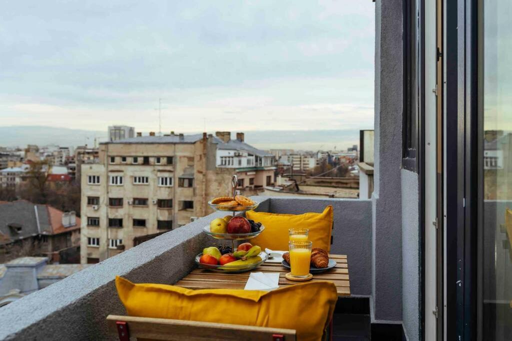 Stunning Views - Top Location - Netflix + Balcony Bucharest Exterior photo