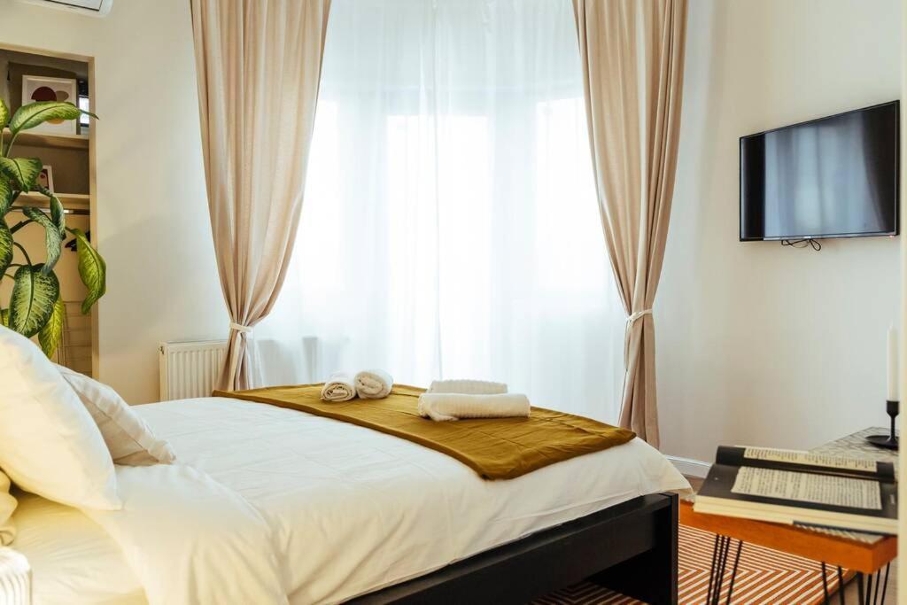 Stunning Views - Top Location - Netflix + Balcony Bucharest Exterior photo