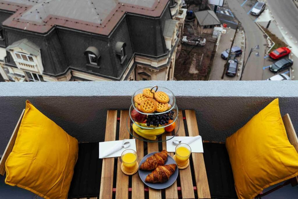 Stunning Views - Top Location - Netflix + Balcony Bucharest Exterior photo